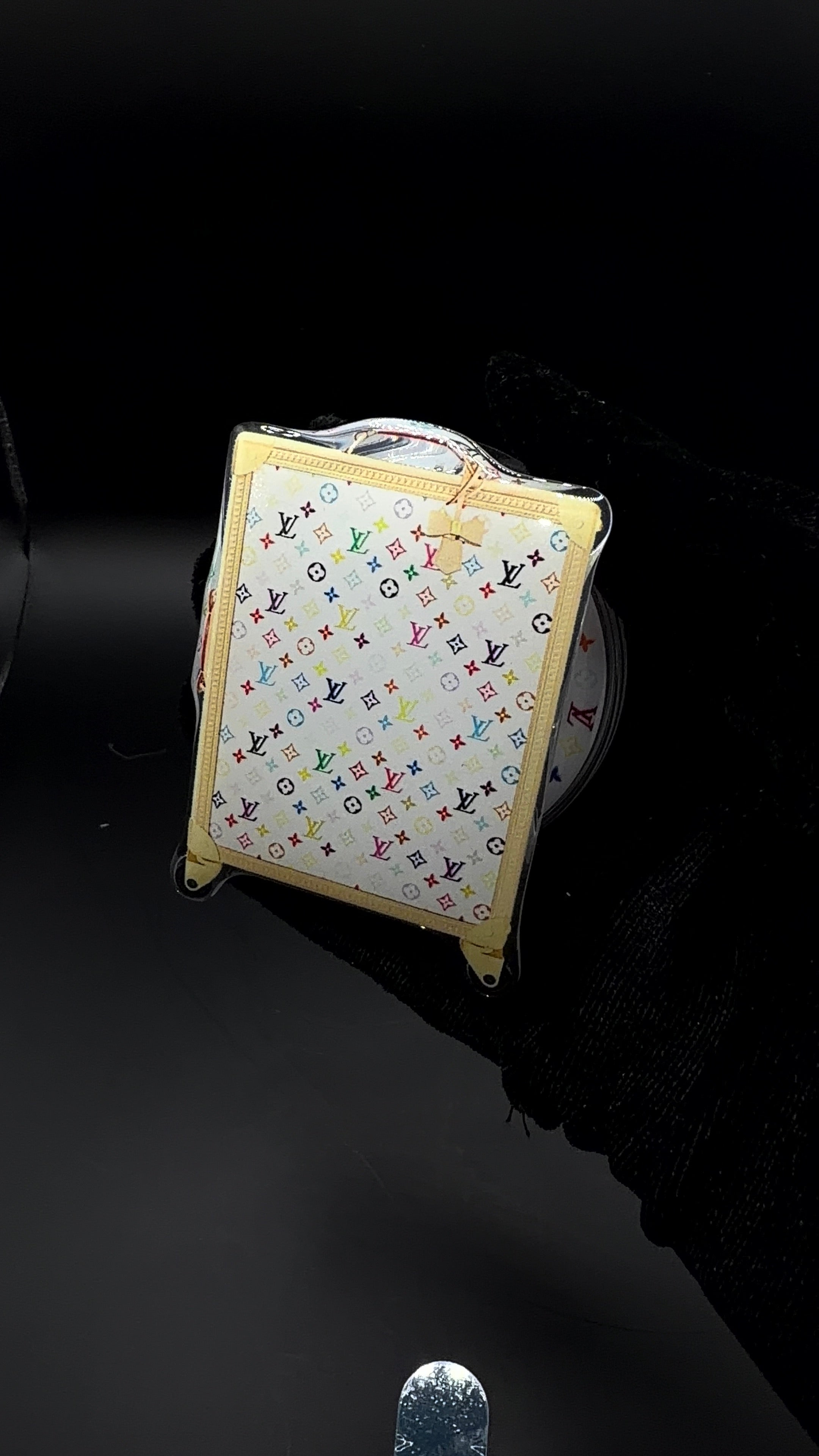 Lv suitecase Popsocket