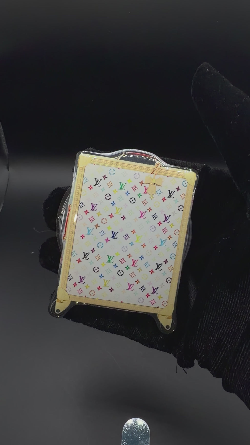 Lv suitecase Popsocket